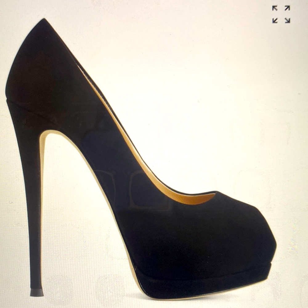 Giuseppe Zanotti Sharon